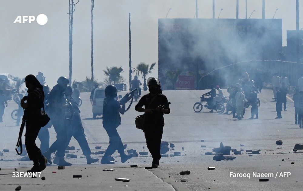 NUJIndiaOrg's tweet image. #ReportersWithoutBorders on Wednesday demanded that #Pakistani prosecutors dismiss accusations against two #journalists that could theoretically carry the #death_penalty, adding to #US criticism of a crackdown. 📷 u.afp.com/iDud  @AFP News #RSF