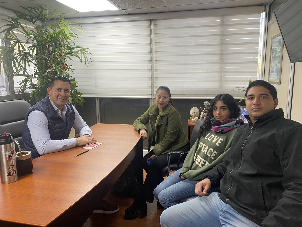 Sergio_OrtizOk's tweet photo. Hoy nos reunimos con tres compañeras de @DIA_Argentina Daniela , Marina y Brenda de tres sucursales diferentes pero con las mismas problemáticas, mas allá de poder canalizar los reclamos y de haber podido resolverlos a través del diálogo y el consenso, siento una gran emoción que compañeras de entre 21 y 23 años hayan tenido el valor de acercarse a denunciar a pesar de sus temores 

#TuSindicatoPresente 
#DelegadxsUnidosYOrganizados @DelDia_Sec