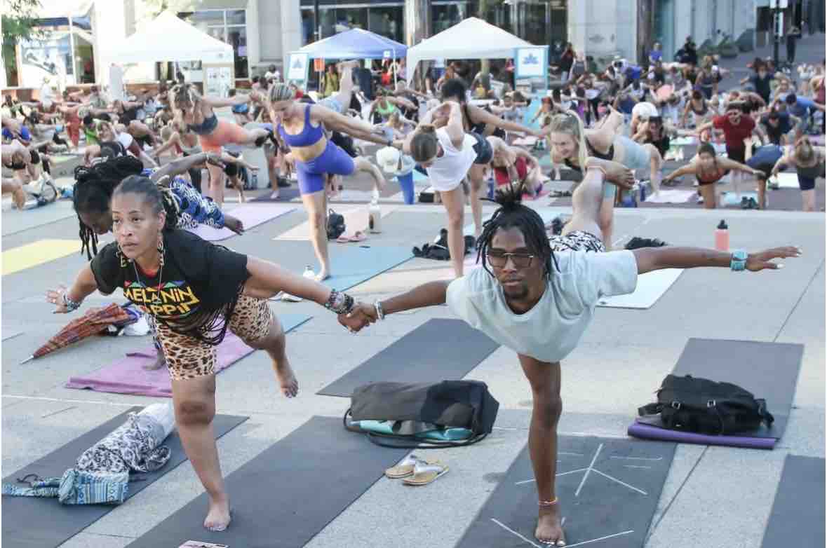 starfish_in's tweet photo. Want to get outside? Next Wednesday is the 10th annual Monumental Yoga! On June 21st, Indy Yoga Movement is inviting new and advanced yogis to practice on monument circle, downtown Indianapolis, from 4-9pm. Find more info at their eventbrite page! https://t.co/XvKiXY0Oqe
