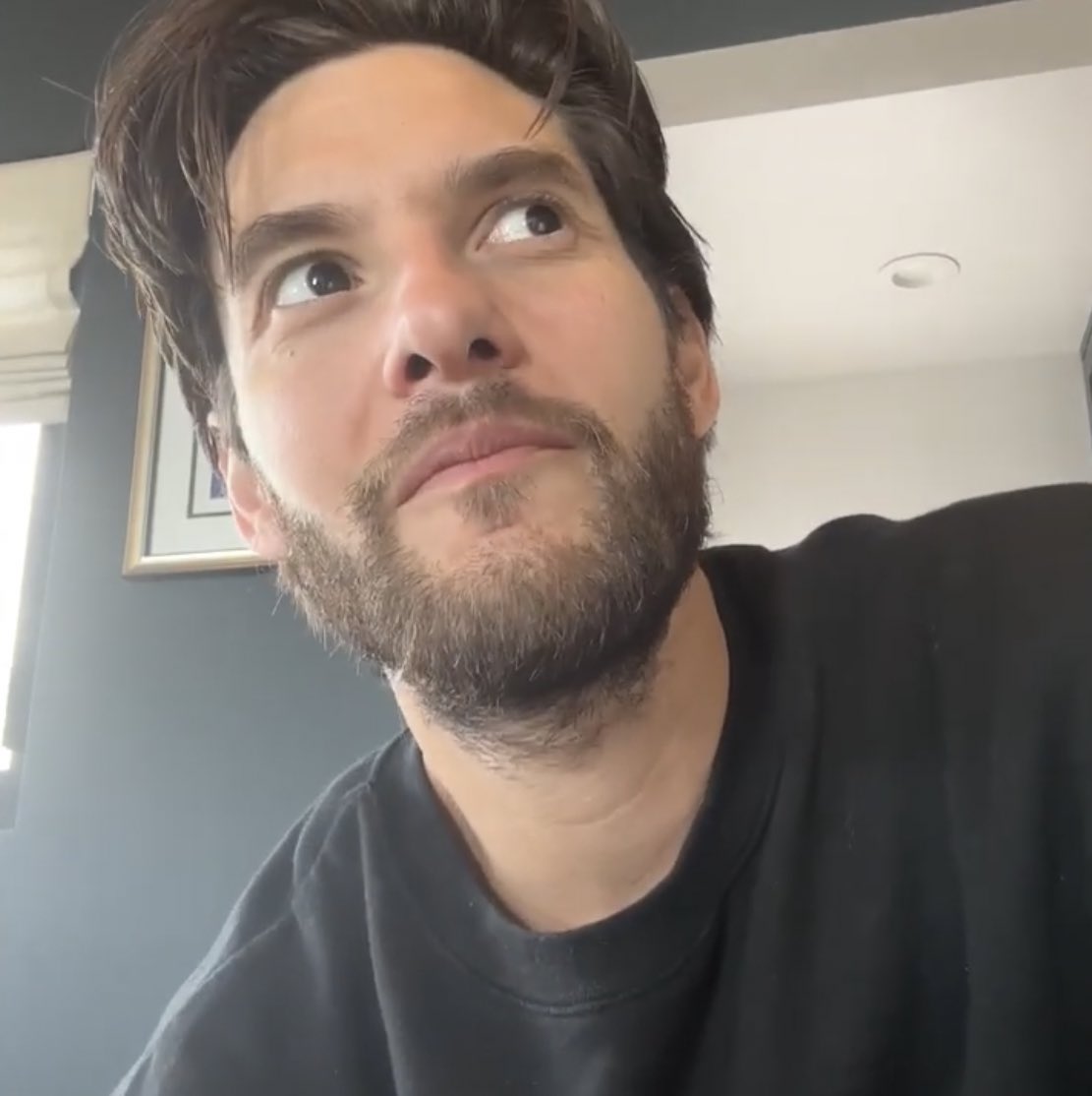 valyrianst's tweet photo. NOT THIS MESSY HAIR AND HIS SLUT STRANDS AGAIN https://t.co/JJG39UFOty