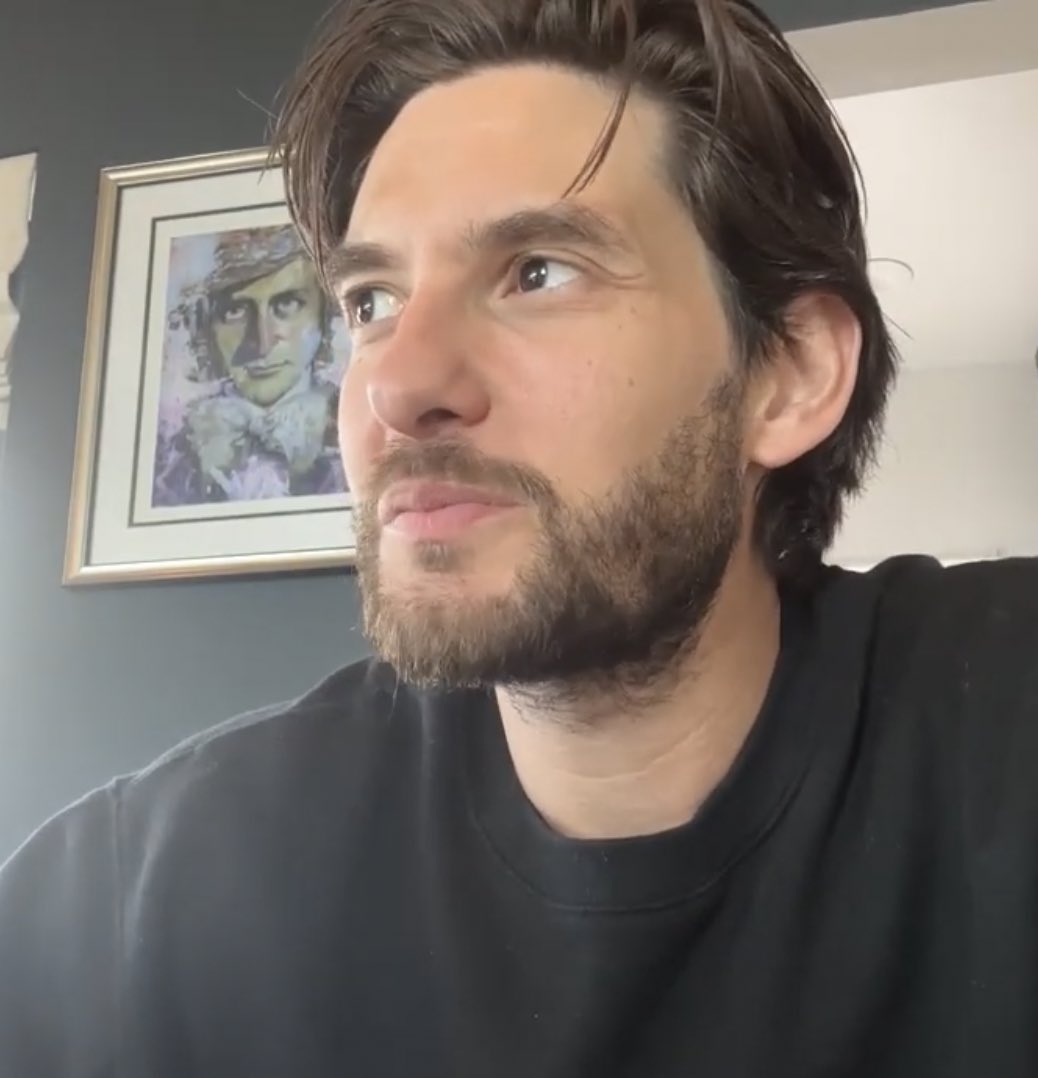 valyrianst's tweet photo. NOT THIS MESSY HAIR AND HIS SLUT STRANDS AGAIN https://t.co/JJG39UFOty
