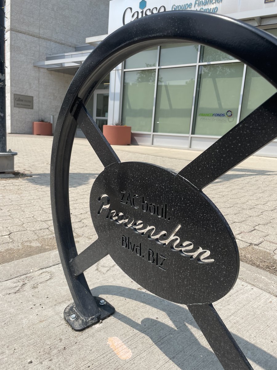 provencher's tweet photo. 🚲 Excellente nouvelle pour les cyclistes ! 🌟
Nous vous présentons de nouveaux bancs, supports à vélos et stations de réparation de vélos commandité par la Caisse Groupe Financier le long du boulevard Provencher ! 🌳🚴‍♀️
#CommunautéCycliste #CaisseGroupeFinancier https://t.co/GNuXqebvW5