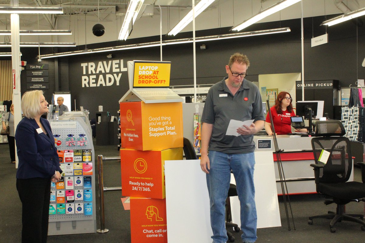 WESDschools's tweet photo. A big thank you to Staples at Metro Square, located at 2760 W. Peoria Ave., for awarding Cholla and Lakeview with a $1,000 gift card this afternoon during its ribbon cutting ceremony! We appreciate their support and look forward to their continued collaboration! #WESDFamily https://t.co/945aHhSwG1