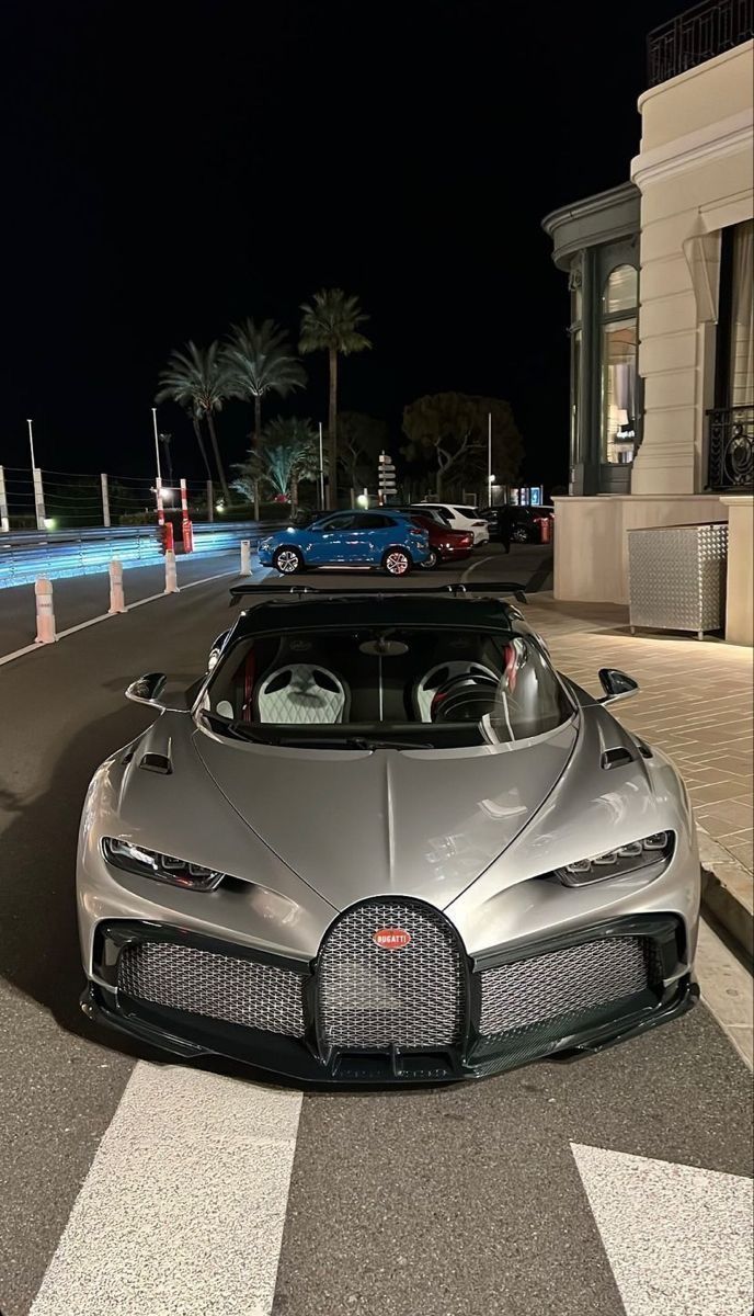 silver on the Bugatti 😍