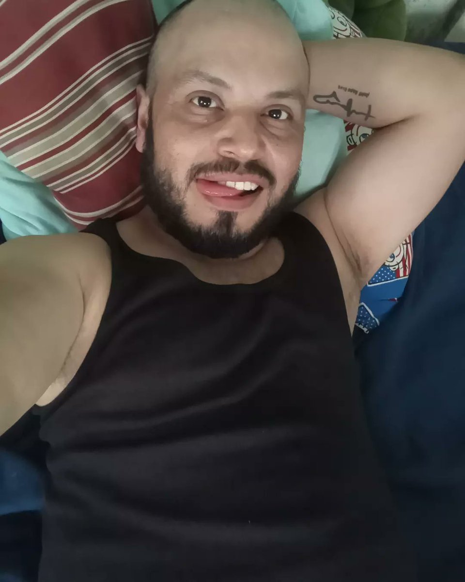 pelon_pelacas08's tweet photo. Este bombón se está derritiendo 🥵
#calor #gayacalorado #climarico🥵 https://t.co/RXomuJOzxx