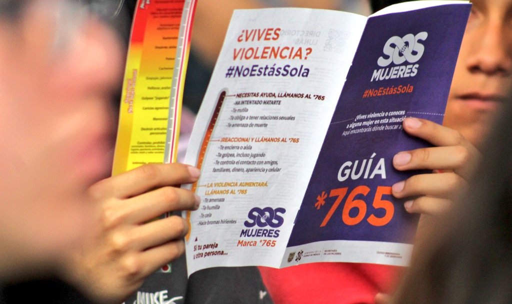 GomezSaracibar's tweet photo. 💜La @SeMujeresCDMX trabaja íntegramente en escuelas de nivel medio superior para la difusión de la línea 🆘 Mujeres *765.

Trabajamos con las y los estudiantes, así como con la plantilla docente en todos los @CdeBachilleres, @IEMS_CDMX, #CECyTs del @IPN_MX y @CONALEP_Mex. https://t.co/gMwGgUYO2z