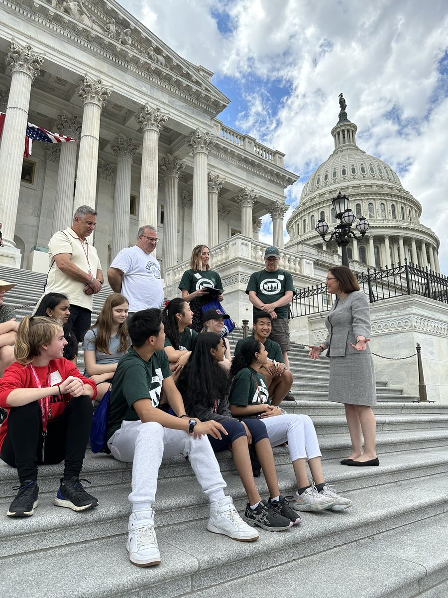 RepDelBene's tweet photo. Great to meet with students, teachers, &amp; parents from the Northshore School District visiting the Capitol for the National History Day Contest. https://t.co/oAFF26OHcl