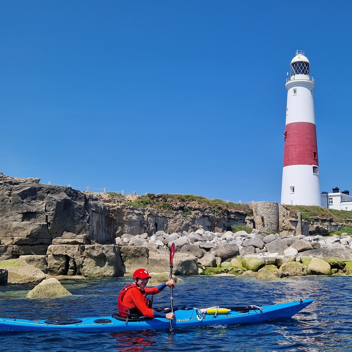 HurrelPaul's tweet photo. Portland bill, stunning paddling this week. #livethesea #seakayaking https://t.co/mNGhCfoZCa