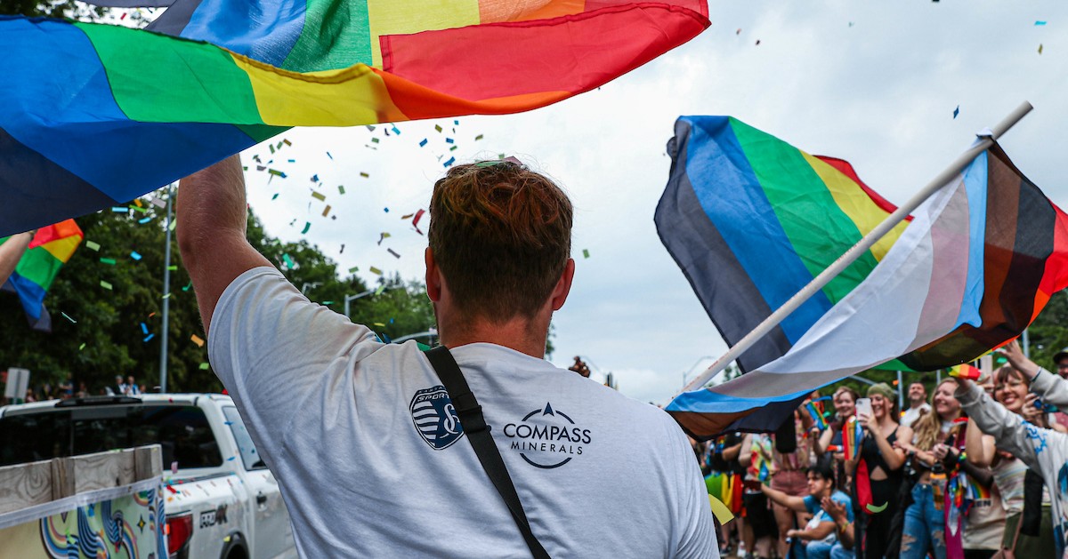 compassminerals's tweet photo. It was a weekend to remember for our #OverlandPark employees. Check out the #Pride they showed while walking with @SportingKC  in the #KCPrideFest parade! 🌈 #EveryoneMatters #ClearlyEssential #EssentialAndEqual #EnrichLives https://t.co/mbguvKuPSm