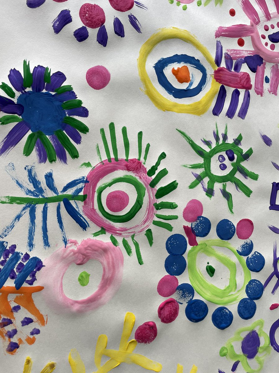 De nouvelles fresques collectives pour fêter le soleil , les fleurs, la vie en couleurs ! Notre expo idéale se poursuit.
#artsvisuels #maternelle #collectif @HervéTullet