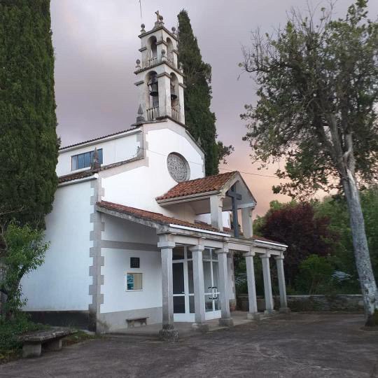 MaltratoPaisaxe's tweet photo. CLASICISMO NOVENTEIRO
Unha xoia que encontramos na igrexa de Santo André de Distriz (Monforte de Lemos)
#MonfortedeLemos #Monforte #Distriz https://t.co/Hq3otD2oi6