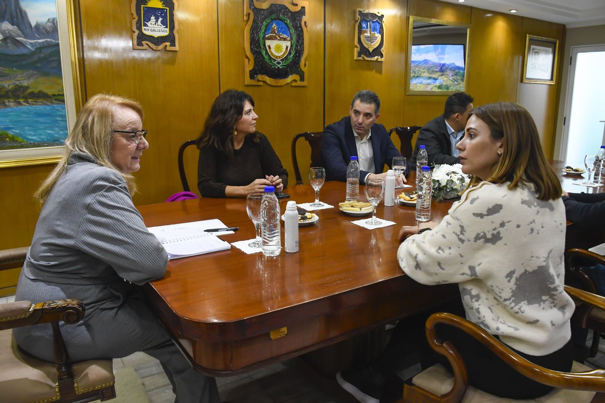 Alicia inauguró la Convención Argentina Mining 2023 en Río Gallegos ⛏️
Santa Cruz, líder en minería en Argentina, es la anfitriona de esta edición con más de 50 stands, 30 expositores y 40 sponsors. 🙌