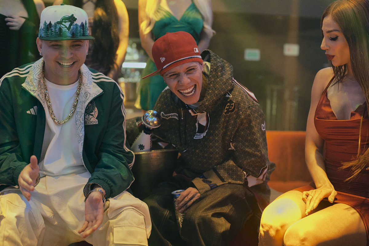 santa_fe_klan_'s tweet image. #ROMPE - 15 | JUNIO 🕗 8PM hr MX 
#SantaFeKlan x #DJTao 🇲🇽🇦🇷

youtu.be/452A-NzCosA
(VIDEO OFICIAL) 🎥👀😈