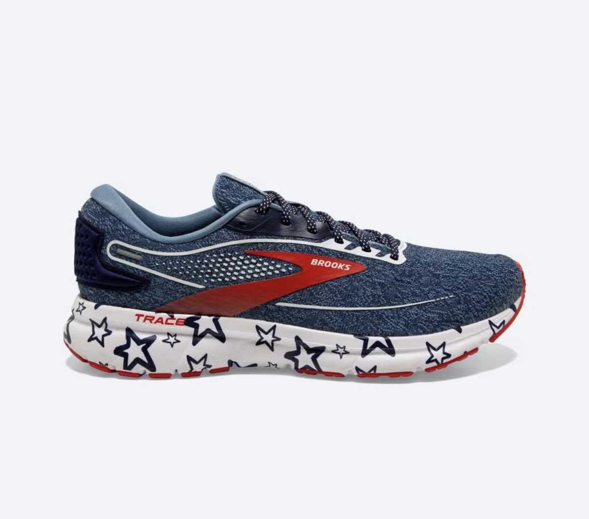 malschneid's tweet photo. What I ordered vs what I got @brooksrunning ?????? I don’t even see the shoe I got online! https://t.co/Rk5apLDuN9