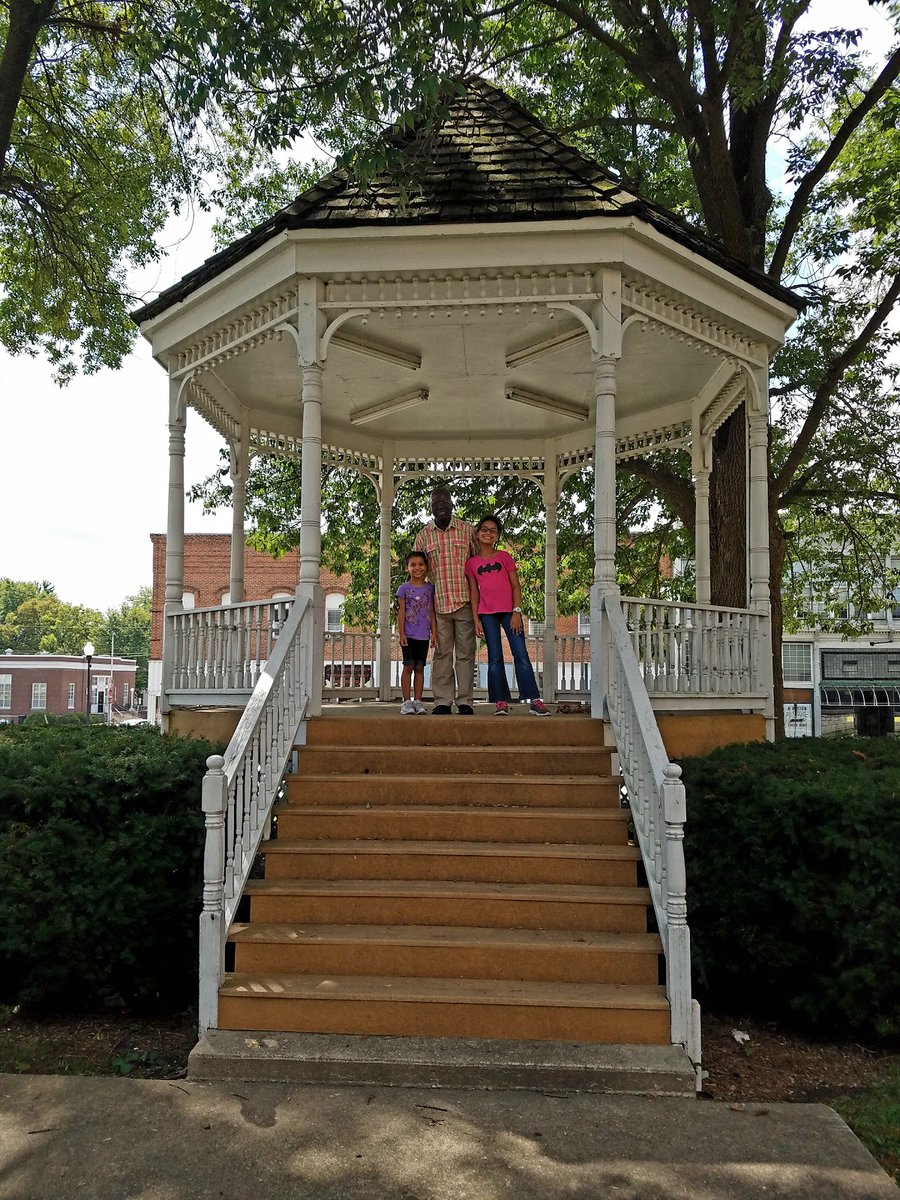 New town every hour on Twitter "Fayette, Missouri Population 2,655