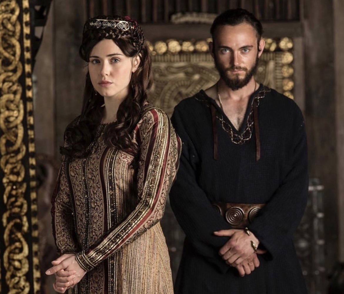 dcd728's tweet photo. #GeorgeBlagden and #JennieJacques pose for #Vikings #season3 #promoshot #Athelstan #Judith https://t.co/Lsap4pAaci