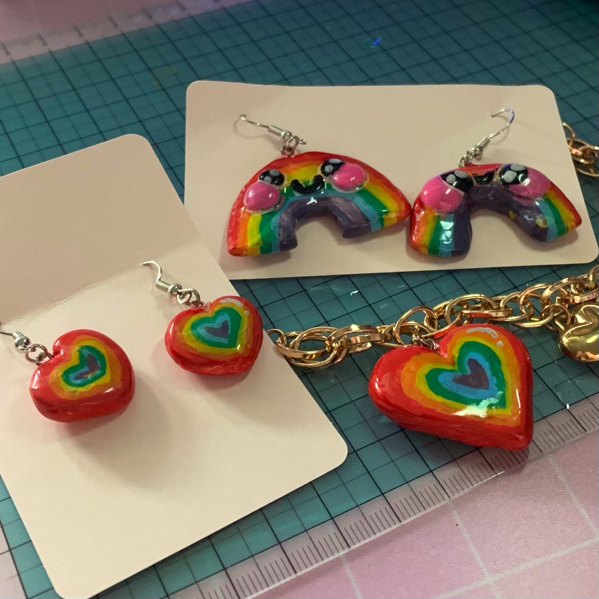 SmolMutedKitty's tweet photo. made earrings for pride 🌈🙌 https://t.co/QK2lAWNshx