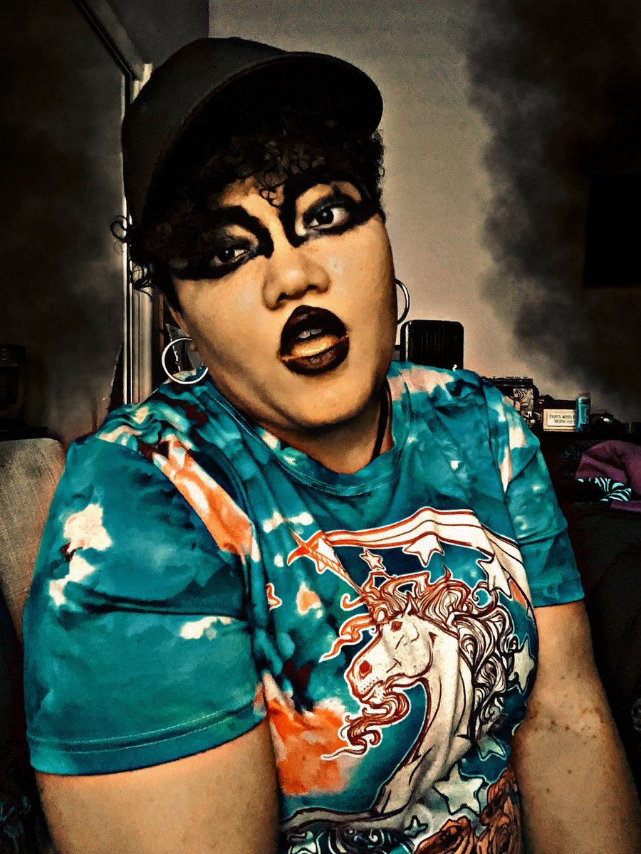 GeleswinthaSP's tweet photo. Americana psicópata
#chicapunk #chicagoth #chicaemo https://t.co/V5F9XDjJvJ