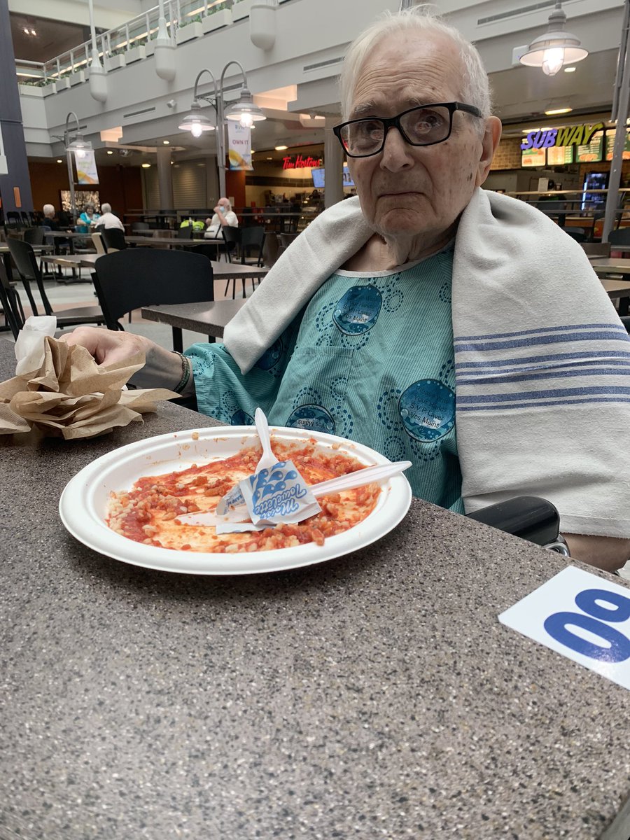 I just got dad a chicken parmigiana he ate it all the Italian spinach 💪