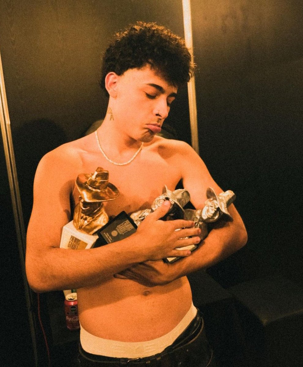 como lo conocí // y aún sigo aquí 
        2019.                           2023