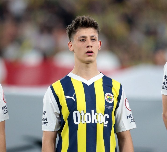 Bu sene kurulacak yıldız kadronun 10 numarası olacaksın. Hem tecrübe kazanacaksın hem gelişeceksin. 1 sene sonra gitmen hem kulübün hem senin yararına olacak kardeşim bizimle kal <a href="/10ardaguler/">Arda Güler</a> #BiziBırakmaArdaGüler