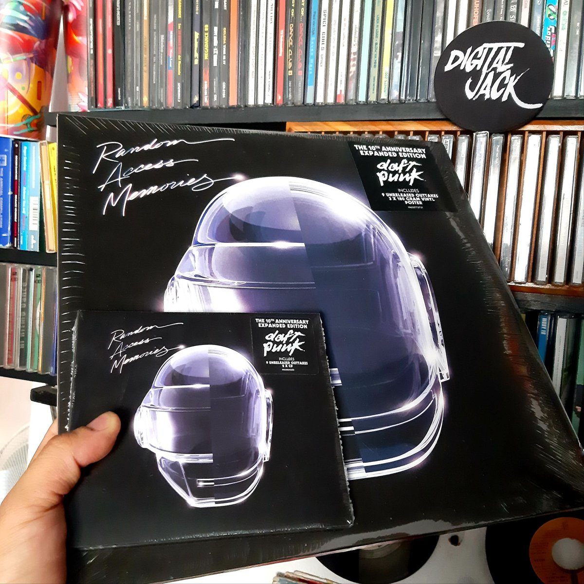 DigitalJackMx's tweet photo. El nuevo Album de #daftpunk Random Access Memories 8the 10th Anniversary) ya forma parte de mi colección, el Vinyl LP con poster mas el CD Album edición de carton, con 2 Discos
https://t.co/p0riN0qPDp
#RAM #vinylrecords #cdalbum #colecion #felizmiercoles #djlife #digitaljack https://t.co/bGYWolxSv1