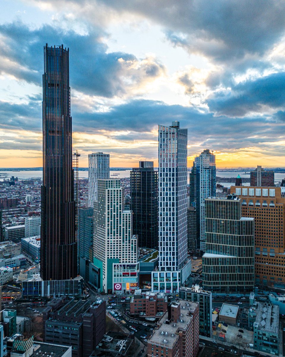 A breathtaking view of Downtown Brooklyn. Do you see <a href="/CityPointBKLYN/">City Point</a>? 🌅