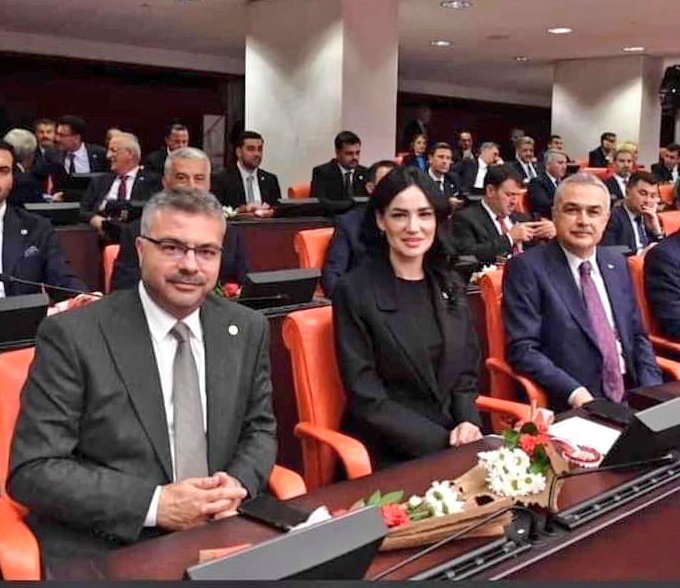 KİT Başkanlığına 3.kez seçilen Milletvekilimiz  Mustafa Savaş'ı, Bayındırlık İmar Ulaştırma ve Turizm Komisyonu Üyeliğine seçilen  Milletvekilimiz  Seda Sarıbaş'ı, Adalet Komisyon Üyeliğine seçilen Aydın Milletvekilimiz Ömer Özmen’i tebrik ediyor, görevlerinde başarılar diliyorum