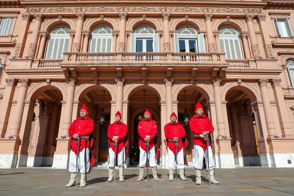 MartinGuemes's tweet photo. Qué orgullo ver a los Granaderos junto a la "División Infernal de Gauchos de Línea" del Regimiento de Caballería de Exploración de Montaña 5, General Martín Miguel de Güemes. ¡Viva la Patria! 🇦🇷 https://t.co/RTBjSjBbwl