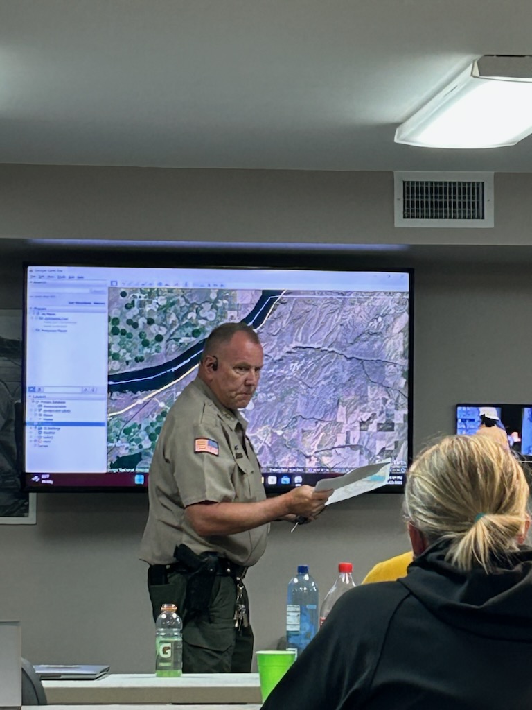 UCBoardofComm's tweet photo. Commissioner Shafer was at the Incident Command Post this morning with a multitude of agencies from across the state getting updates and making plans for the Hat Rock fire.

Please go to the Umatilla County Sheriff's Office Facebook page for any updates. https://t.co/f48bK8oqLh