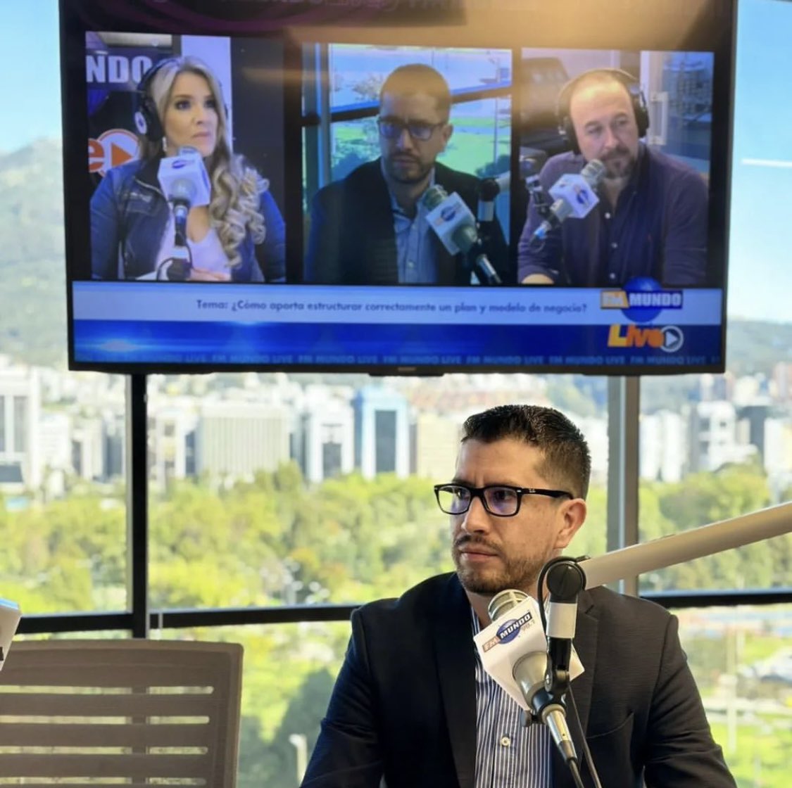 Oikonomics_EC's tweet photo. #OikonomicsEnMedios "...¿Qué pasa con la oferta que actualmente está compitiendo con el #negocio que yo quiero implementar?...”
🎙️ Andrés Rodríguez, Gerente de Oikonomics, en @fmmundo
Mira la entrevista completa https://t.co/bGzVzTlRZf
#Ecuador #PrensaEc #EconomiaEc https://t.co/Av6vhqTHoD