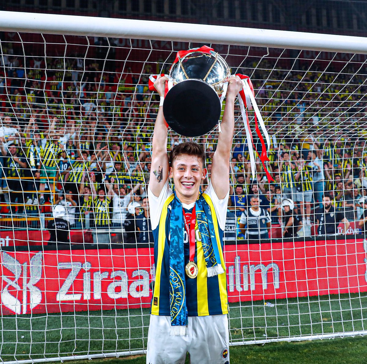 Kaldırdığın son kupa olamaz. <a href="/10ardaguler/">Arda Güler</a> #BiziBırakmaArdaGüler