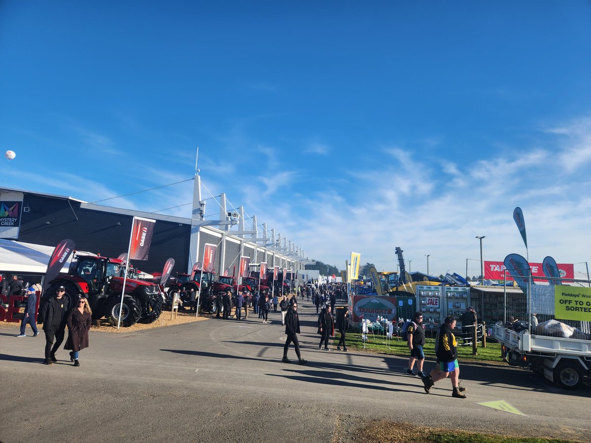 Cold start paid off with great sunny day again <a href="/FieldaysNZ/">Fieldays</a>. See us at <a href="/MPI_NZ/">Ministry for Primary Industries</a> stand in the Innovation Hub to hear more about Greengrower vertical farms, and grab a bag of our ready-to-eat (no washing needed, no pesticides used) salad mix.