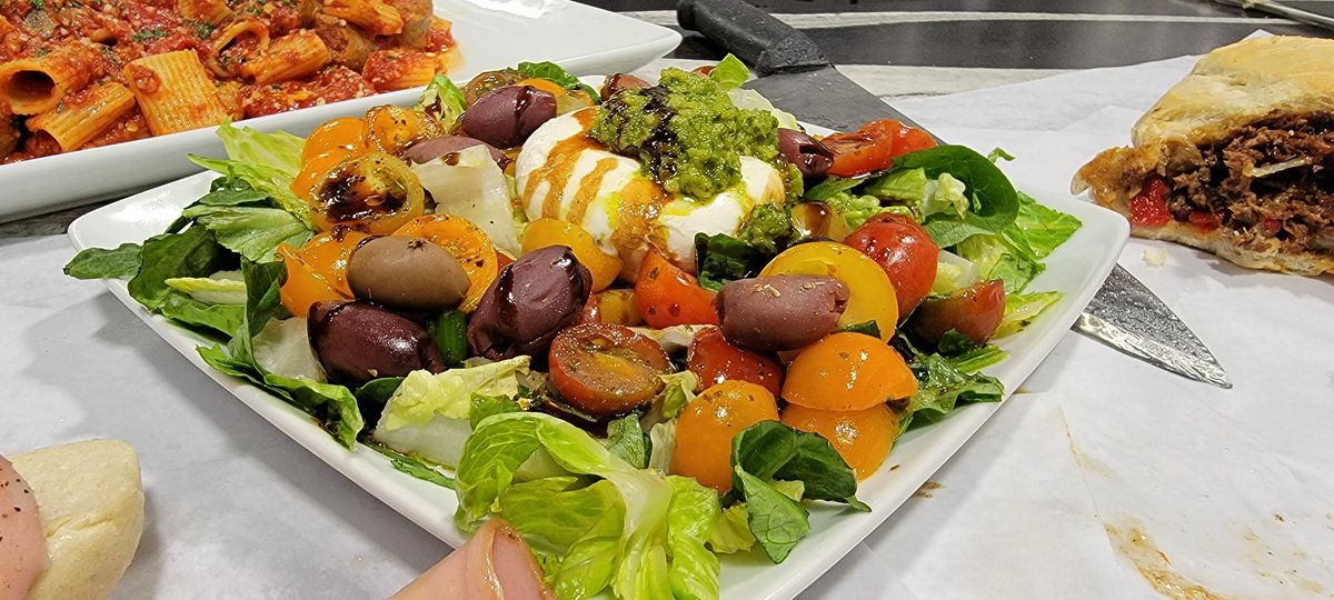 WickedBitesTV's tweet photo. 🥗🧀 Sometimes you just crave a delicious salad topped with creamy Burrata cheese! If you're in Derry and looking for some Italian take-out, check out RigAtony's! 🇮🇹 #RigAtonys #ItalianTakeout #SaladLover #burratacheese https://t.co/lmm2eqyXDt