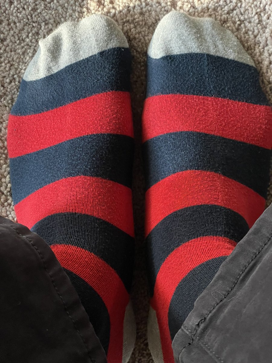 facedownsolesup's tweet photo. left or right? https://t.co/wI3TmFSFT2