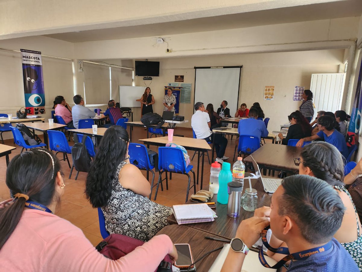 EPO_190's tweet photo. Nos encontramos en Jornada de Acompañamiento con docentes del turno vespertino, realizando el análisis,  evaluación y elaboración de propuestas de la Estrategia en Igualdad de Género. #FaseOrdinaria #ECIG
@geramonro05
@Israeljeronimol
@hectorhesilva
@HectorUlisesCG1
@Bg031Ze https://t.co/MrOGSeoy2J