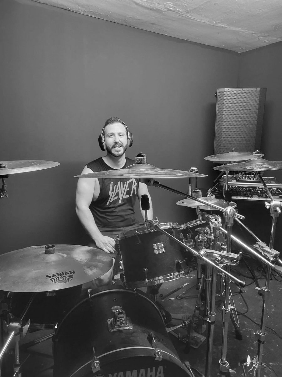 ThyDemise_OSDM's tweet image. Great rehearsal tonight with Brad and Ian. We asked Ian Maxwell to step in as a session/studio project vocalist and help us out with the vocals for our ep no 2.
Feels good to make noise again. 

#Deathmetal #vocals #drums #guitars
#rehearsals