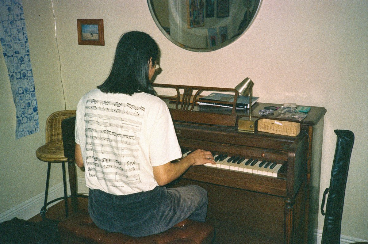 Marlon/model in the Hinoki Wood tee. 🎹🌱

shop.giamargaret.net/products/74243…