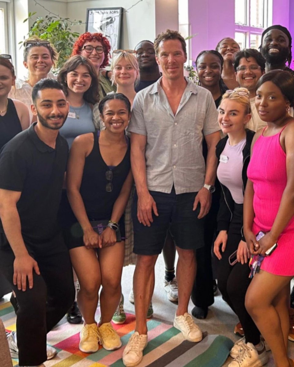 Dressed in summer clothes, President Benedict Cumberbatch poses with LAMDA students after watching their show this week 🎭