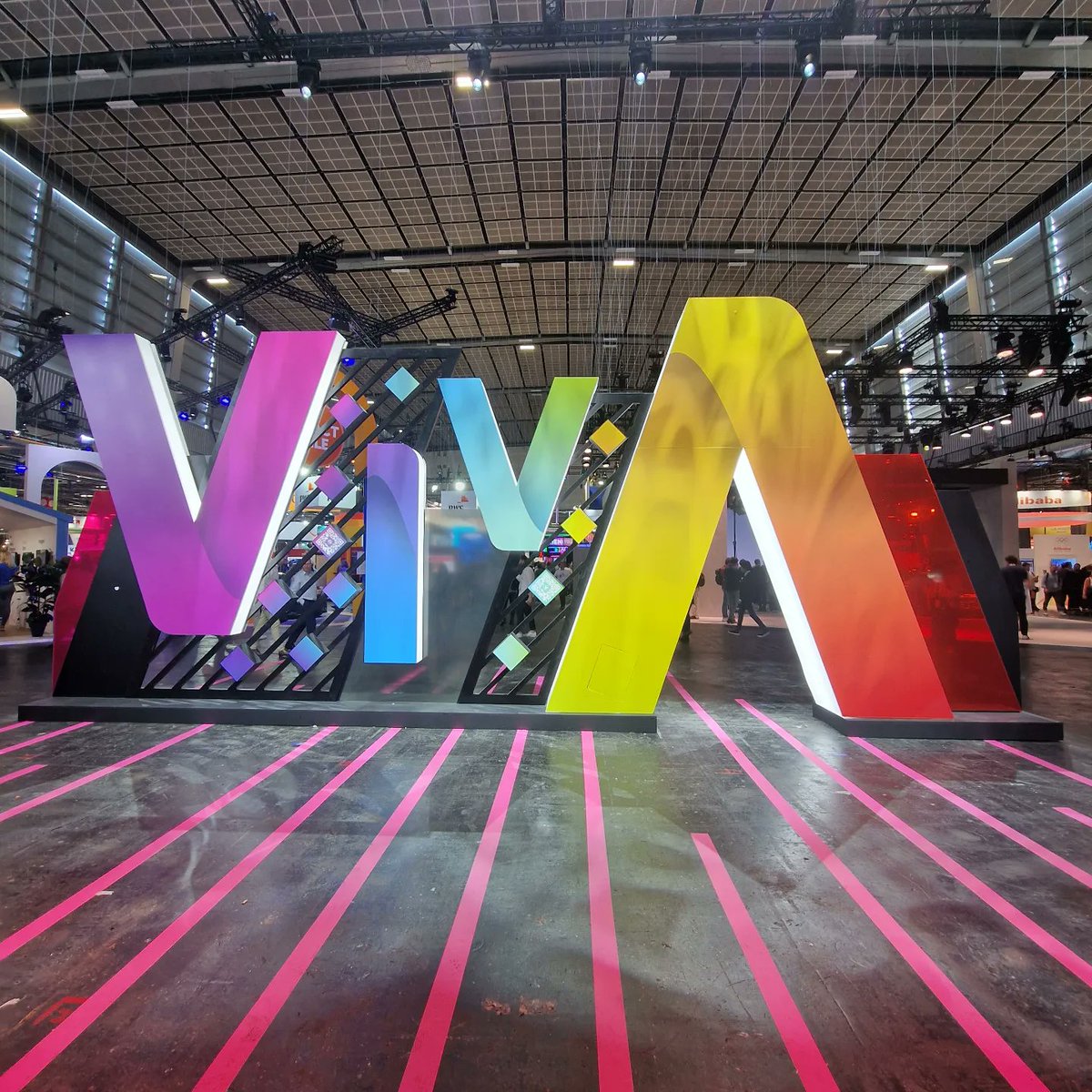 pvertanessian's tweet photo. 1ère journée @VivaTech pour le rv mondial des #startups & leaders de la #tech pour célébrer l'#innovation aux portes de #Vanves !
#VivaTech #TechForGood #SmartCity #SportTech #GreenTech #Climatech #ImpactMile #NextStartupper #DiscoveryStage #IA #DeepTech #Metaverse #web3 #IOT https://t.co/Ntu9CoMIod