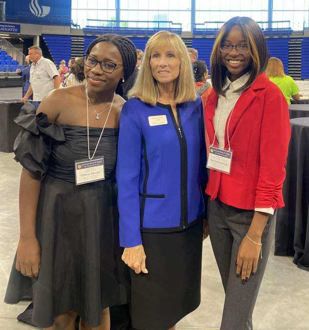 WHS_Seminoles's tweet photo. Westside’s 2023 Valedictorian Na’Ya Kendrick represented at Governor Kemp’s 2023 Valedictorian Reception in Atlanta June 3. Na’Ya also spent quality time with “BUZZ” to prep for her Fall Semester as a “Ramblin’ Wreck from Georgia Tech!”
#BibbVIP #Built4Bibb #WestsideWinning https://t.co/X4MLqKvNAK