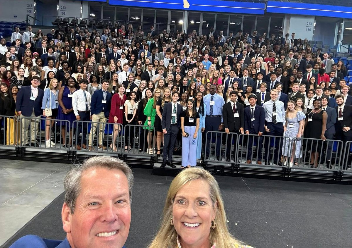 WHS_Seminoles's tweet photo. Westside’s 2023 Valedictorian Na’Ya Kendrick represented at Governor Kemp’s 2023 Valedictorian Reception in Atlanta June 3. Na’Ya also spent quality time with “BUZZ” to prep for her Fall Semester as a “Ramblin’ Wreck from Georgia Tech!”
#BibbVIP #Built4Bibb #WestsideWinning https://t.co/X4MLqKvNAK
