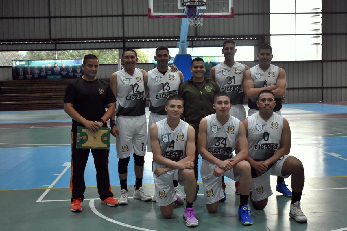 perufedup's tweet photo. ¡LO CELEBRA CHORRILLOS! 💚🏀🎉
La #EMCH derrotó 69-33 a la #EESTPP por la Liga Universitaria de Básquetbol Varones División Ascenso - Región Lima 🔝.

 📸 @acm_3007

SOMOS FEDUP, SOMOS DEPORTE UNIVERSITARIO 💙❤️ https://t.co/4cedc8OAYm