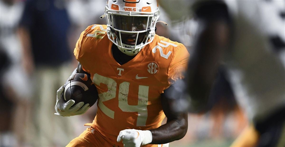 GoVols247's tweet photo. 🚨 JUST IN 🚨 Tennessee’s SEC opponents for the 2024 season have been set:

Alabama
at Vanderbilt
at Oklahoma
at Arkansas
Florida
at Georgia
Kentucky
Mississippi State

#Vols ➡️ https://t.co/EBYtInifWT via @pbrown247 https://t.co/9BzuIbpkMJ