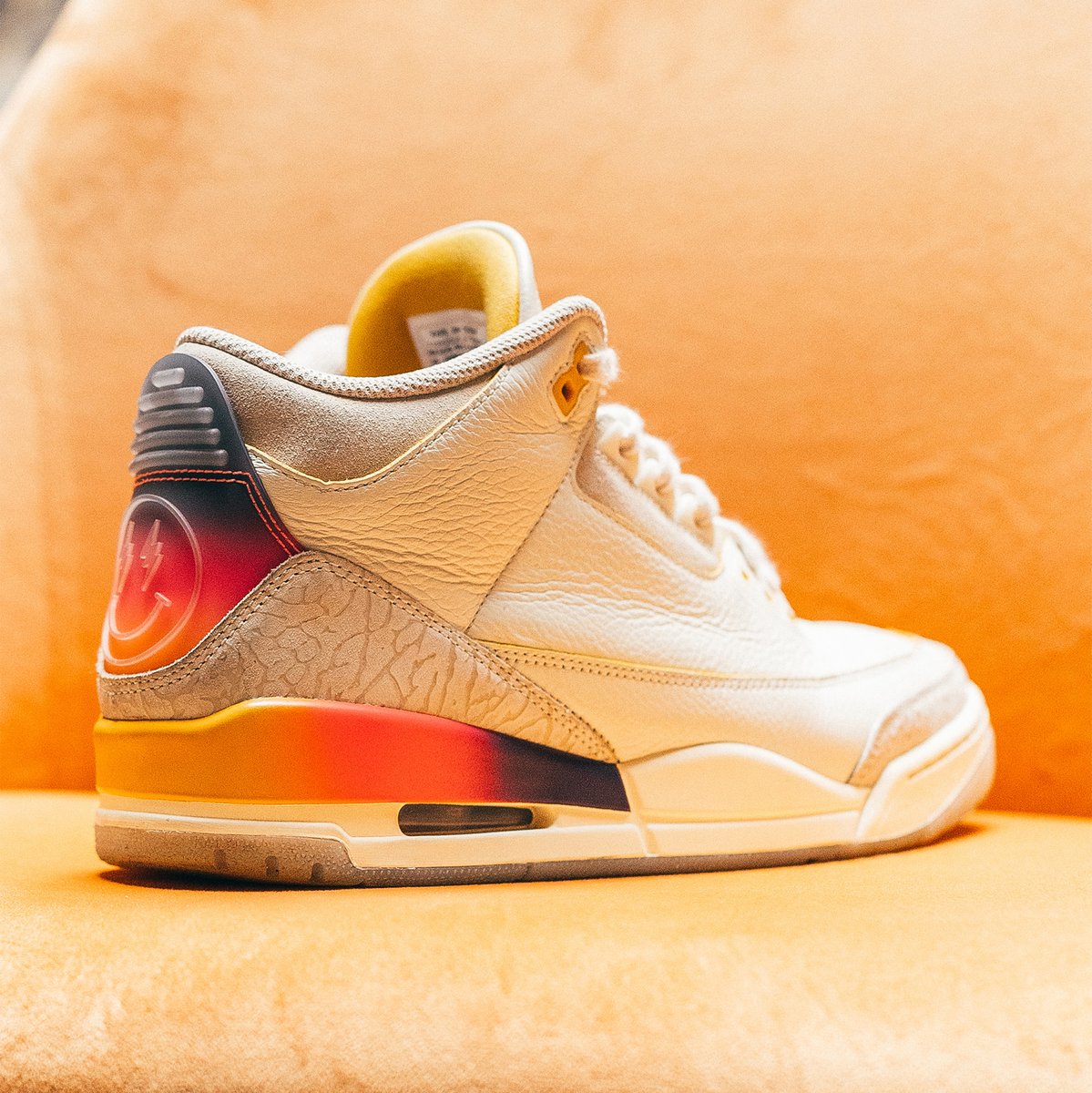 houseofheat's tweet photo. Thoughts on the J Balvin x Air Jordan 3? 🤷🏽‍♂️

SEE MORE: https://t.co/DkOACQJhPD https://t.co/t5uCtOTpfs