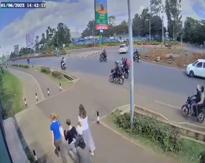 citizentvkenya's tweet photo. Governor Sakaja says suspects captured robbing foreigner along Ngong Road arrested https://t.co/0yHtixYpCz https://t.co/E60OvNtMbc