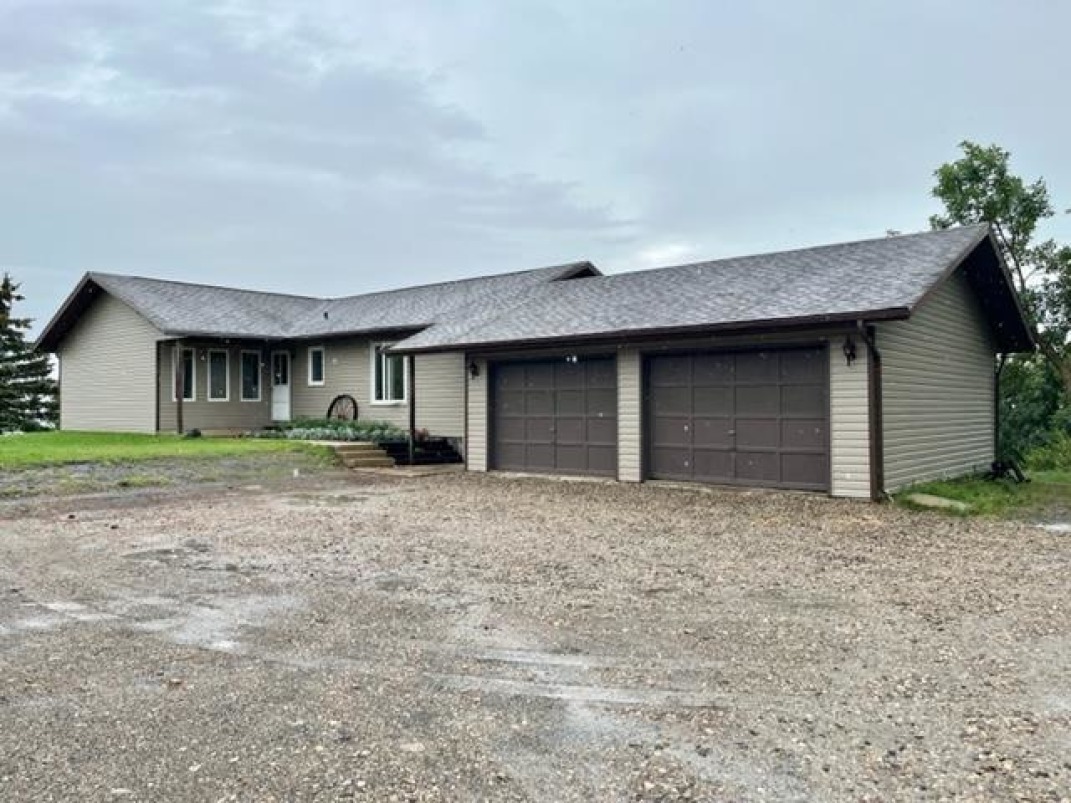 *BARN, SHELTER, SHOP* BEEF FARM FOR SALE!
farmmarketer.com/listing/fm/153…

Farm Type: Beef/cattle
Acreage (Total): 144.6 
Province: Manitoba
Agent: Rick Taylor

#Findyourdreamproperty #cdnbeef #cattlefarming #cattle #proudlycanadian #canadianbeef #farm365 #agproud #forsale