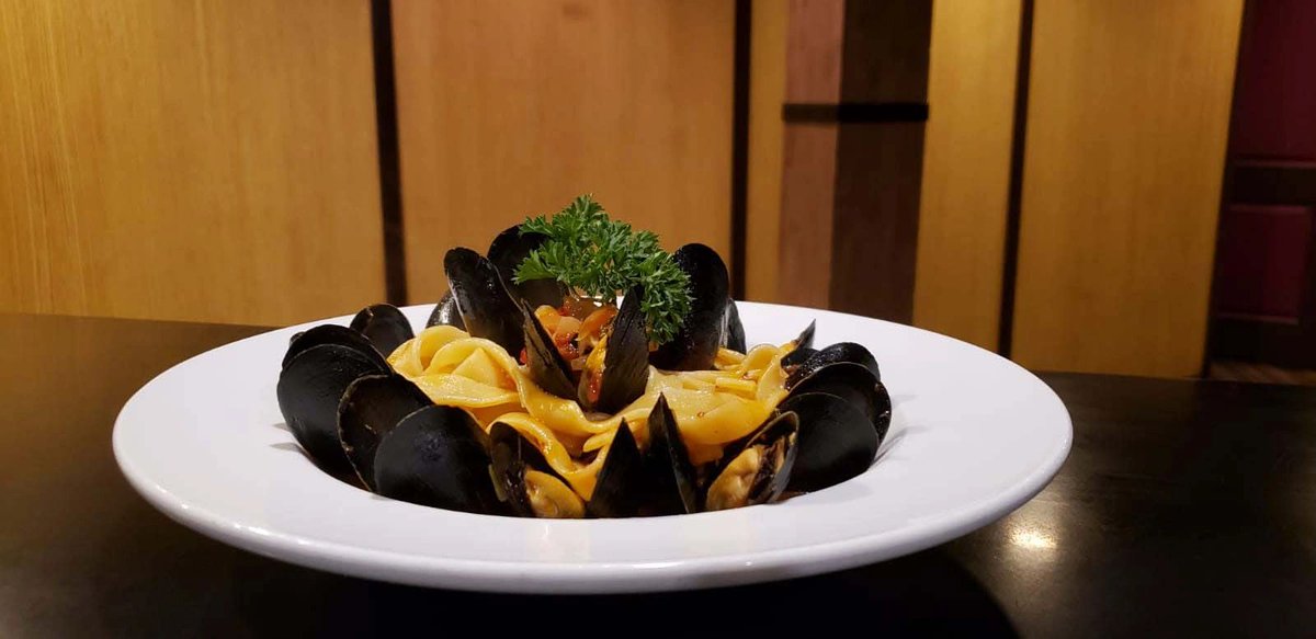 We take flexing our mussels on social media seriously! No need to be thirsty, though -- your friendly server is always more than happy to recommend the best drink to pair with your meal! 💪