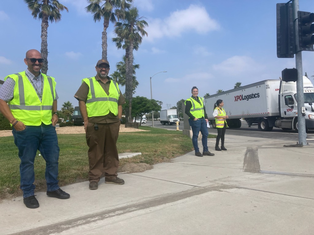 abarboza_31's tweet photo. We went out with our Safety Committee Team to do intersection observations today. UPSers stopping behind the stop line 👍🏽 @divine2wincom @logisticsboss @IsaacRamirezso1 @UPSOntarioDDST @melirere @Jess_ONTCAFDR https://t.co/uv7v6jOoWK