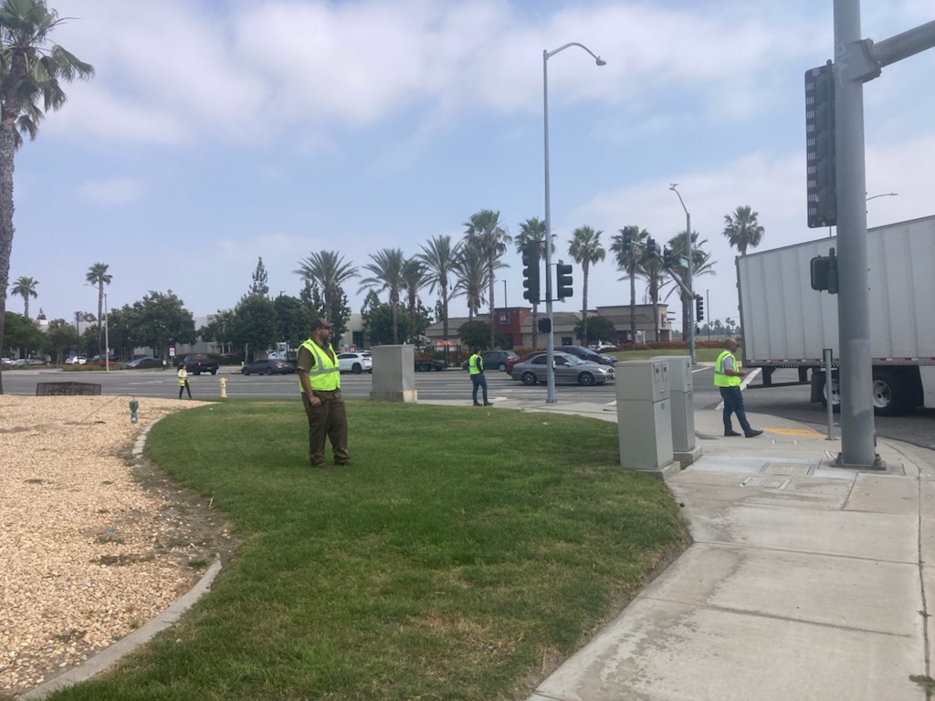 abarboza_31's tweet photo. We went out with our Safety Committee Team to do intersection observations today. UPSers stopping behind the stop line 👍🏽 @divine2wincom @logisticsboss @IsaacRamirezso1 @UPSOntarioDDST @melirere @Jess_ONTCAFDR https://t.co/uv7v6jOoWK